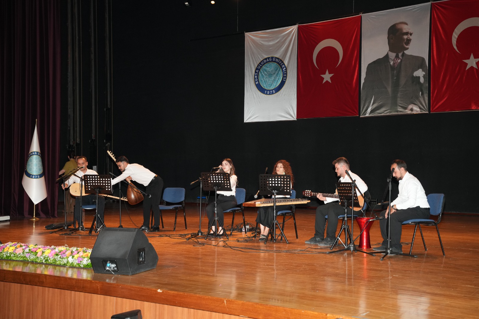 Bursa Uludağ Üniversitesi Eğitim Bilimleri Enstitüsünde Lisansüstü Mezuniyet Coşkusu Yaşandı